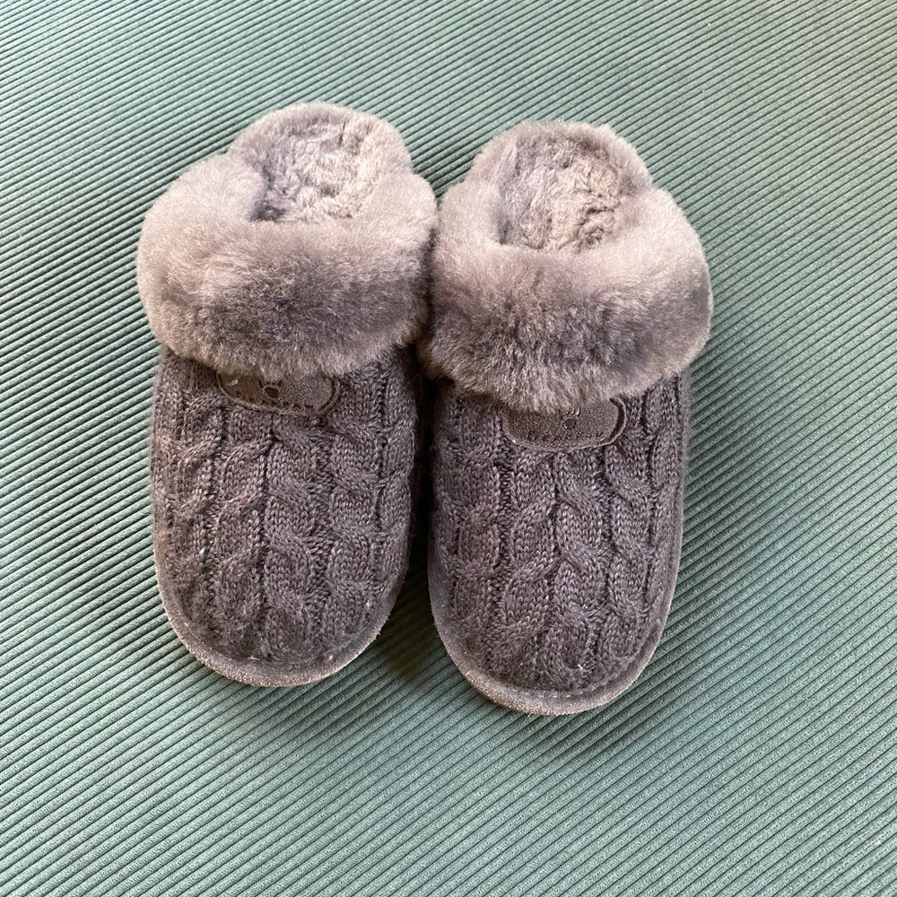 BearPaw Women's Cozy Knit Slippers in Gray